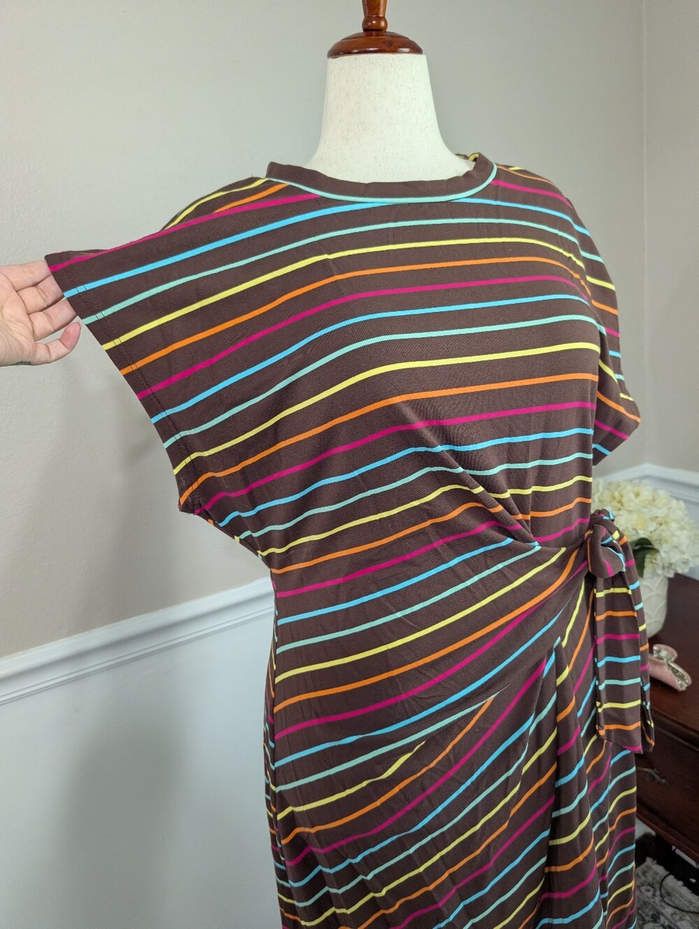 BloomChic Side Tie Brown And Rainbow Dolman Sleeve Dress, Size 18/20 - Picture 2 of 7